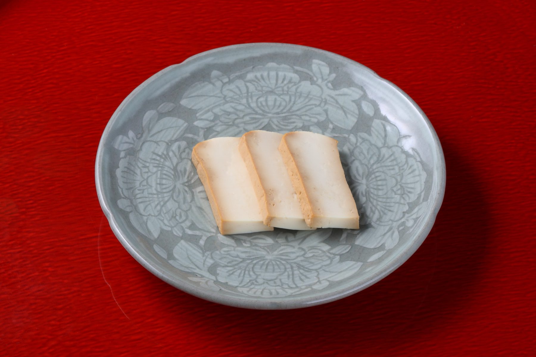 新緑に包まれた三光院